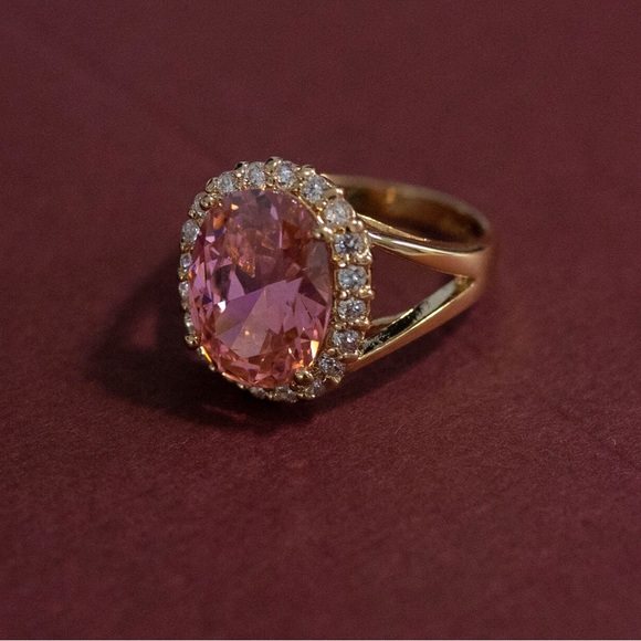 Camrose Kross Jaqueline Kennedy Replica Ring - Picture 2 of 5